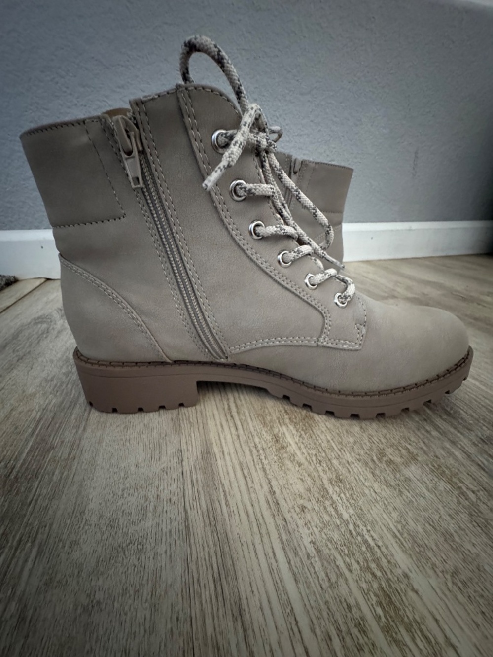 JellyPop Memories Lace up Boots Light Grey Size 10M NEW - Picture 7 of 14